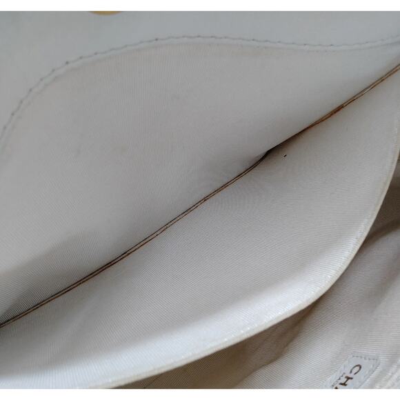 1861 Chanel White & Navy Blue Diamond Stitch Shoulder Tote - Picture 15 of 16